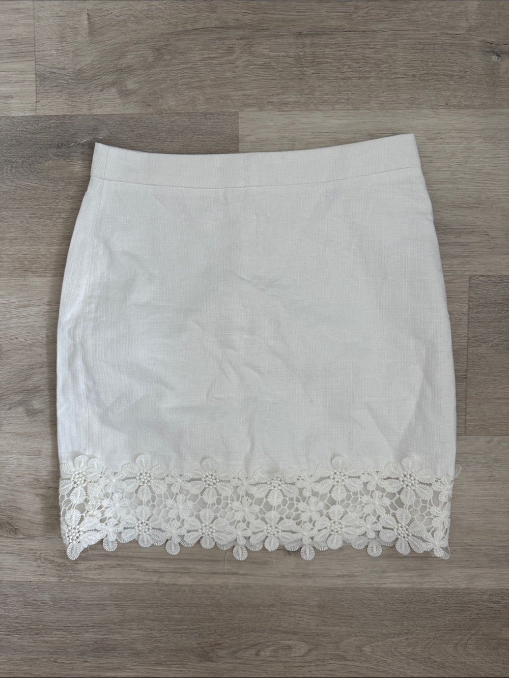 J crew size 0 Classic White Lace-Hem Pencil Skirt